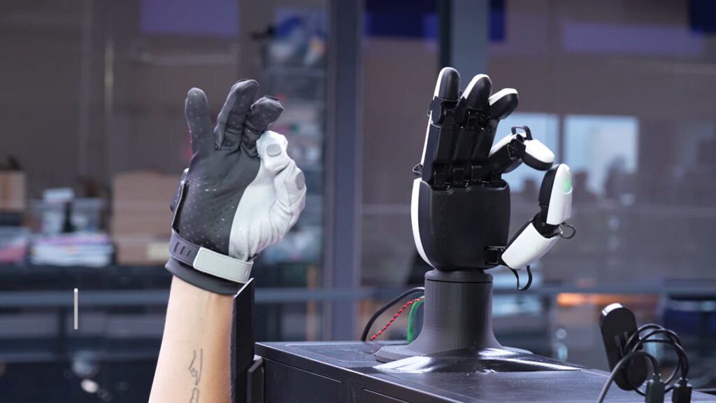 Manus Metagloves のロボットハンドへのテレオペレーション
